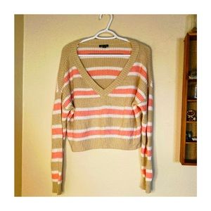 Stretchy and comfy knitted sweater